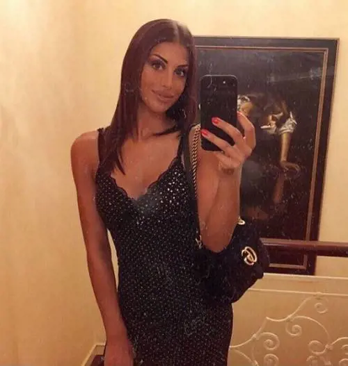 Fisico al top per Nicoletta Larini in Versilia