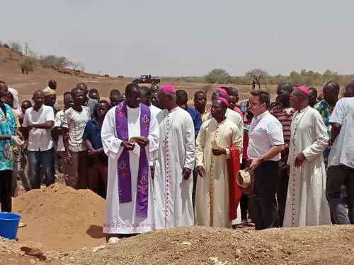 Boom di attacchi jihadisti in Burkina Faso: "Parrocchie chiuse"