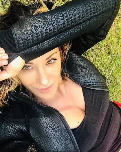 Sabrina Salerno incanta con il suo lato b