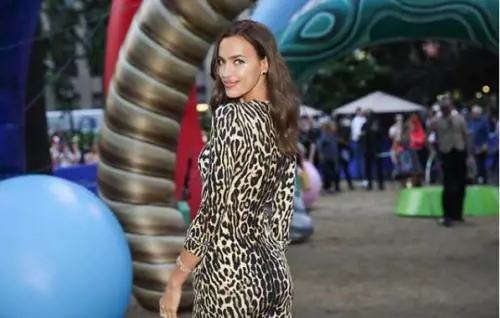 Irina Shayk e Adriana Lima "lesbo chic" per Vogue Spagna