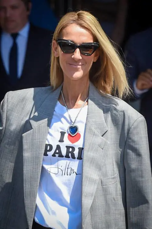 Céline Dion indossa il ciondolo di Titanic e il web si scatena