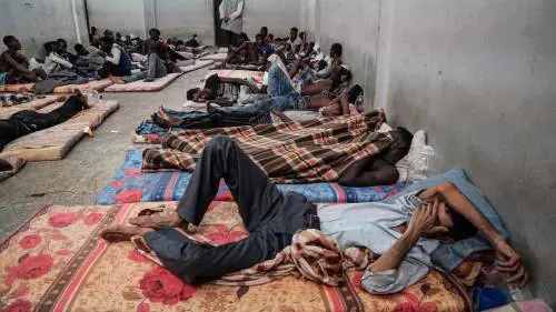 Migranti, il cardinale ipotizza che possano sbarcare santi