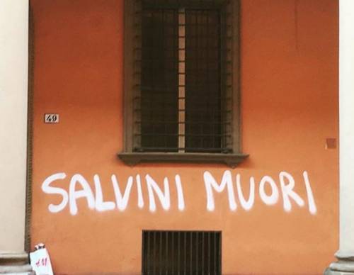 Lodo Guenzi: "Cancello la scritta 'Salvini muori'"