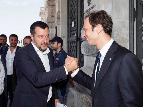 Salvini: "C'è offensiva estiva delle Ong, blindiamo anche confini a Est"