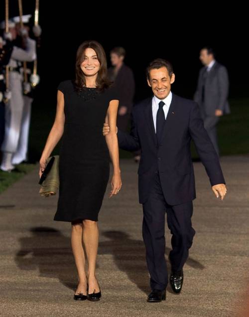 Carla Bruni: "Se Sarkozy flirta con un'altra gli taglio la gola nel sonno"