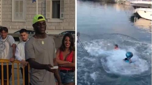 Napoli, denunciato Balotelli per la scommessa del tuffo in motorino