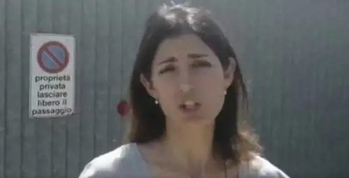 Rifiuti, gaffe della Raggi: "L'impianto è fermo". Ma va nel posto sbagliato