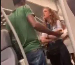 Straniero ha i soldi ma non vuole pagare: la reazione della capotreno è virale
