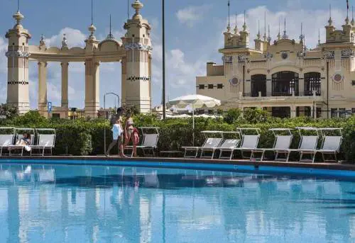 Muore cane, bufera su hotel a Palermo. L'albergo: "Abbiamo dato acqua e cibo"