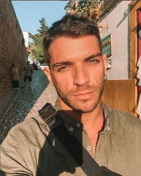 Simone Nolasco su Instagram incendia l'estate