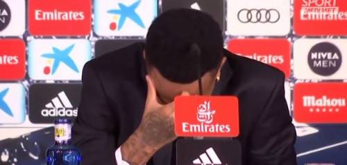 Real Madrid, Militao beve dell'acqua e si sente male durante la presentazione