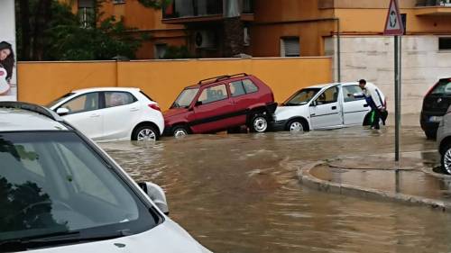  Mega grandinata a Pescara: auto distrutte e trascinate dalla corrente