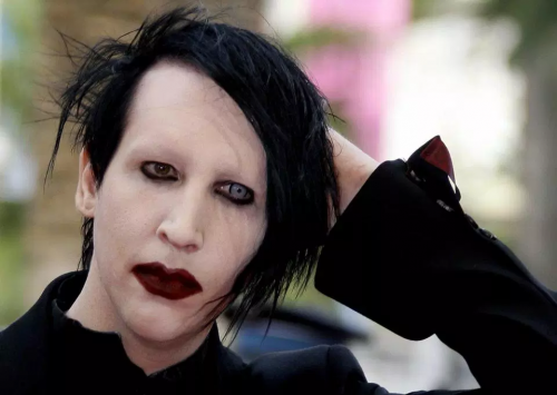 Abusi fisici e violenze: perquisita la casa di Marilyn Manson