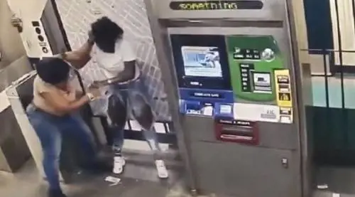 Pugnalata a morte dopo una rissa in metro