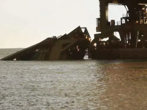 Tromba d'aria a Taranto: disperso operaio ex Ilva