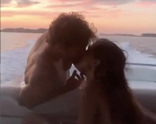 Belen incinta? Un indizio e il malore insospettiscono tutti