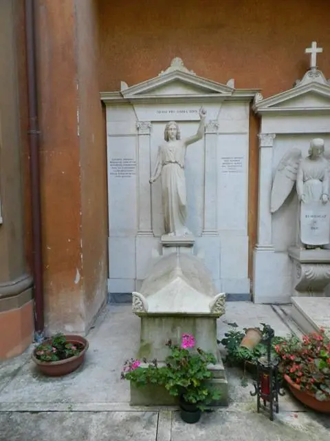 Caso Orlandi, le tombe del Cimitero Teutonico sono vuote