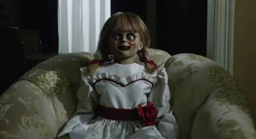 Va al cinema a vedere Annabelle 3 e muore durante il film