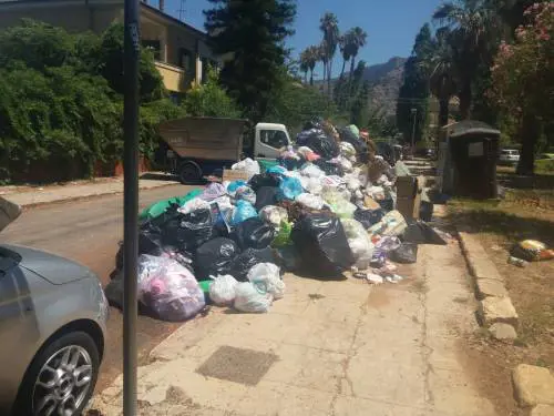 Sporchi in città? Il sindaco Orlando ti mostra su Facebook