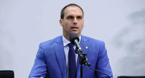 Brasile, Bolsonaro offre al figlio il posto di ambasciatore in Usa