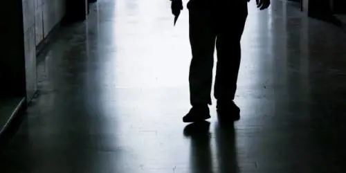 Brescia, accoltella chi gli nega vino gratis: magrebino sarà espulso