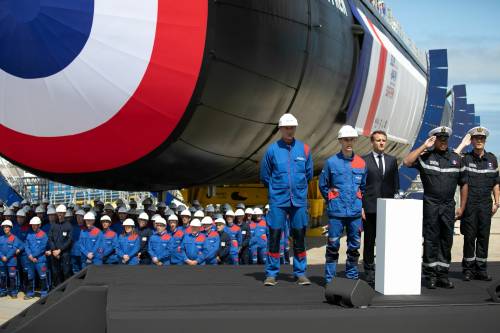 Francia, Macron vara il Suffren: il nuovo sottomarino nucleare