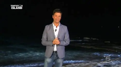 Temptation Island anticipazione: Filippo Bisciglia si commuove per una coppia