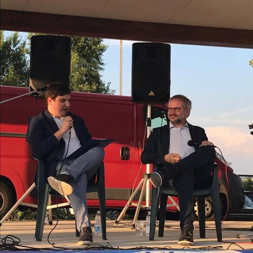 Claudio Borghi sul palco della festa della Lega a Sassuolo