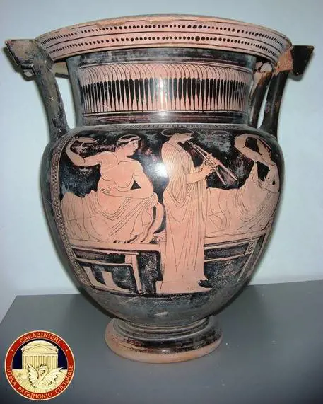 Mette in vendita su internet un reperto archeologico trafugato da uno scavo