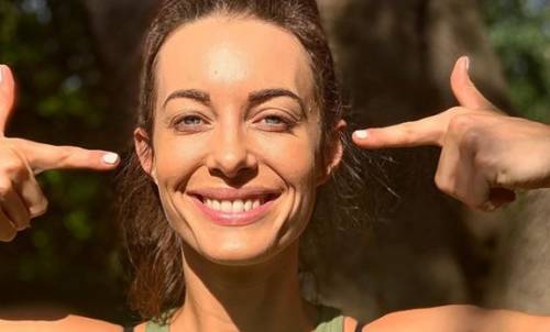 Si schianta contro un camion e muore: addio a Emily Hartridge