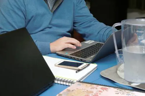 Svolta smart working: "Lavorare da casa diritto del dipendente"