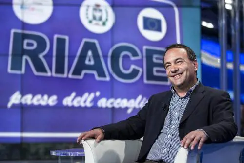 La rete che coprì l'ex sindaco. E oggi insultano la destra
