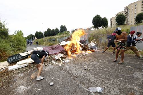 Primavalle, roghi e barricate Lo sgombero diventa guerra