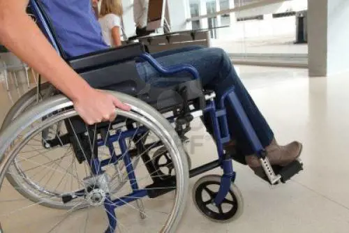 Ragazzo disabile non può partire per la gita. I compagni: "O tutti o nessuno"