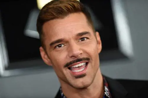 Ricky Martin furioso, sono emerse chat che lo coinvolgono