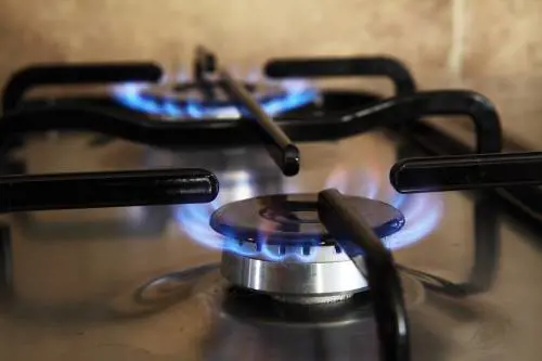 Quarto Oggiaro, apre il gas e intossica madre e fratello