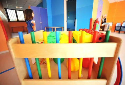 Bimbo di 6 anni muore folgorato all'asilo: ipotesi omicidio colposo