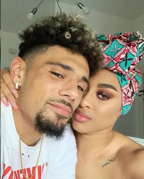 "A Napoli offesa per la mia pelle" La moglie del calciatore non ci sta