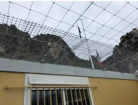 I rapporti e le foto sui container francesi per i migranti