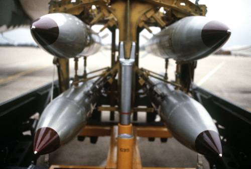 Stampa belga rivela le località europee che ospitano le armi atomiche Usa. Ira della Nato