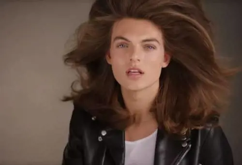 Damian Hurley è identico a mamma Liz