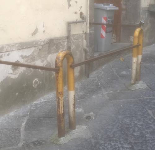 Occupano suolo pubblico illegalmente e lo affittano a terze persone