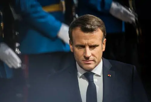 Macron all'attacco dell'Italia: "I migranti toccano a voi"