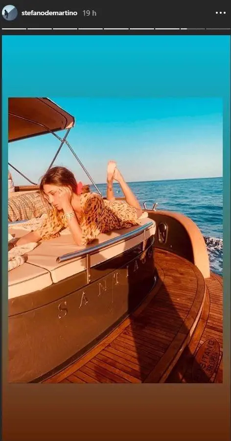 Santiago, la barca da 280.000 euro di Belen e Stefano De Martino