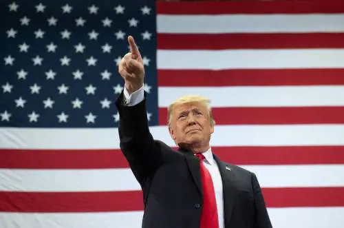 Trump e i cori "razzisti" Ma no all'impeachment