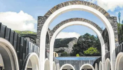 Il cammino tra i santuari vuol sorpassare Santiago