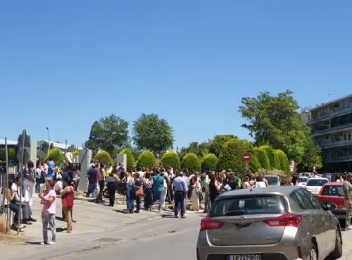 Atene, terremoto di magnitudo 5,3: black-out e gente in strada
