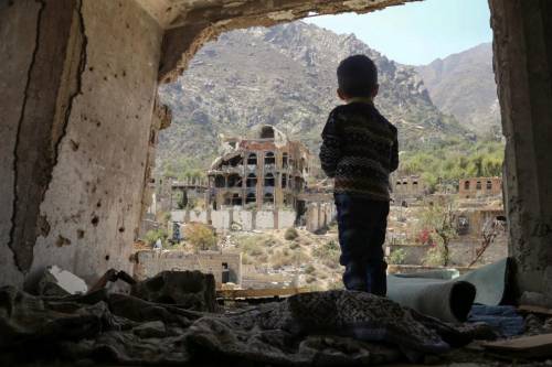 Yemen, un raid della coalizione a guida saudita ha causato oltre 100 morti