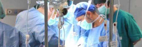 Stenosi aortica, a Torino impiantata protesi mentre il paziente è sveglio