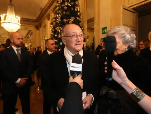 Prime alla Scala e pool nella Milano di Borrelli